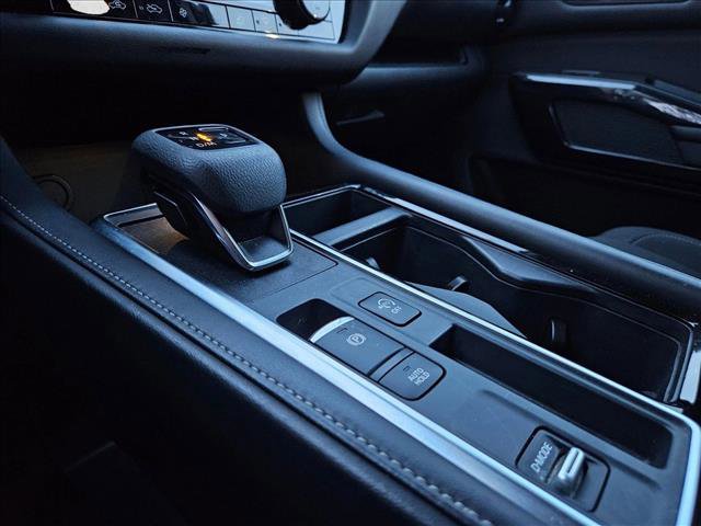 Used 2025 Nissan Pathfinder SV image 11