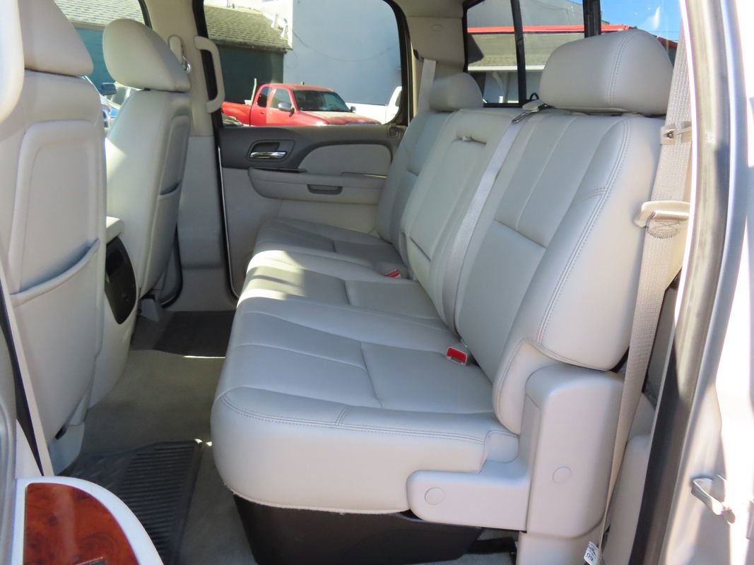 Used 2010 GMC Sierra 3500 SLT w/ SLT Convenience Package image 34