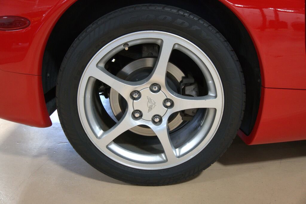 Used 2000 Chevrolet Corvette Coupe w/ Roof Pkg image 27