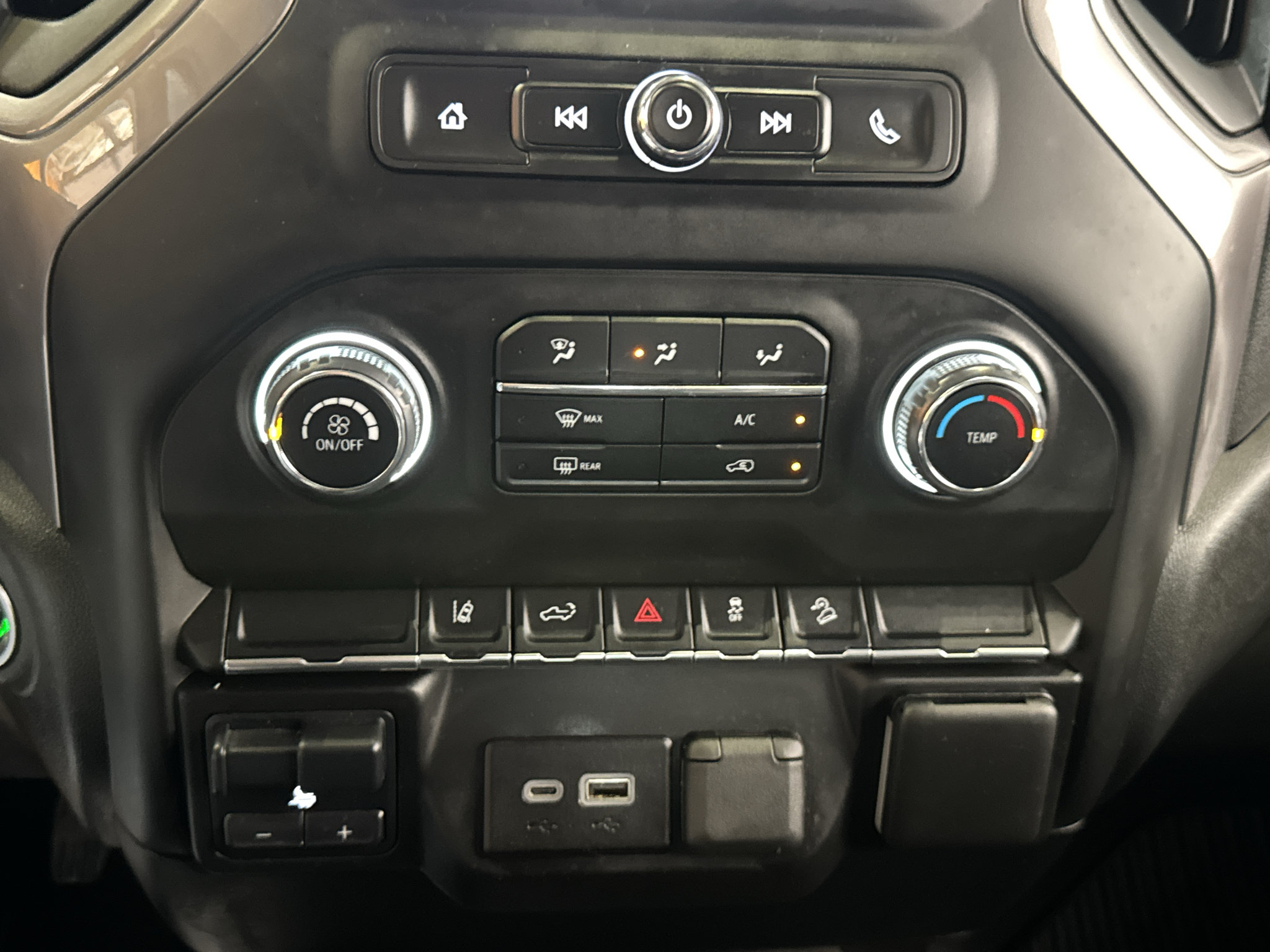 Used 2024 Chevrolet Silverado 2500 Custom w/ Custom Convenience Package AWD/4WD image 32