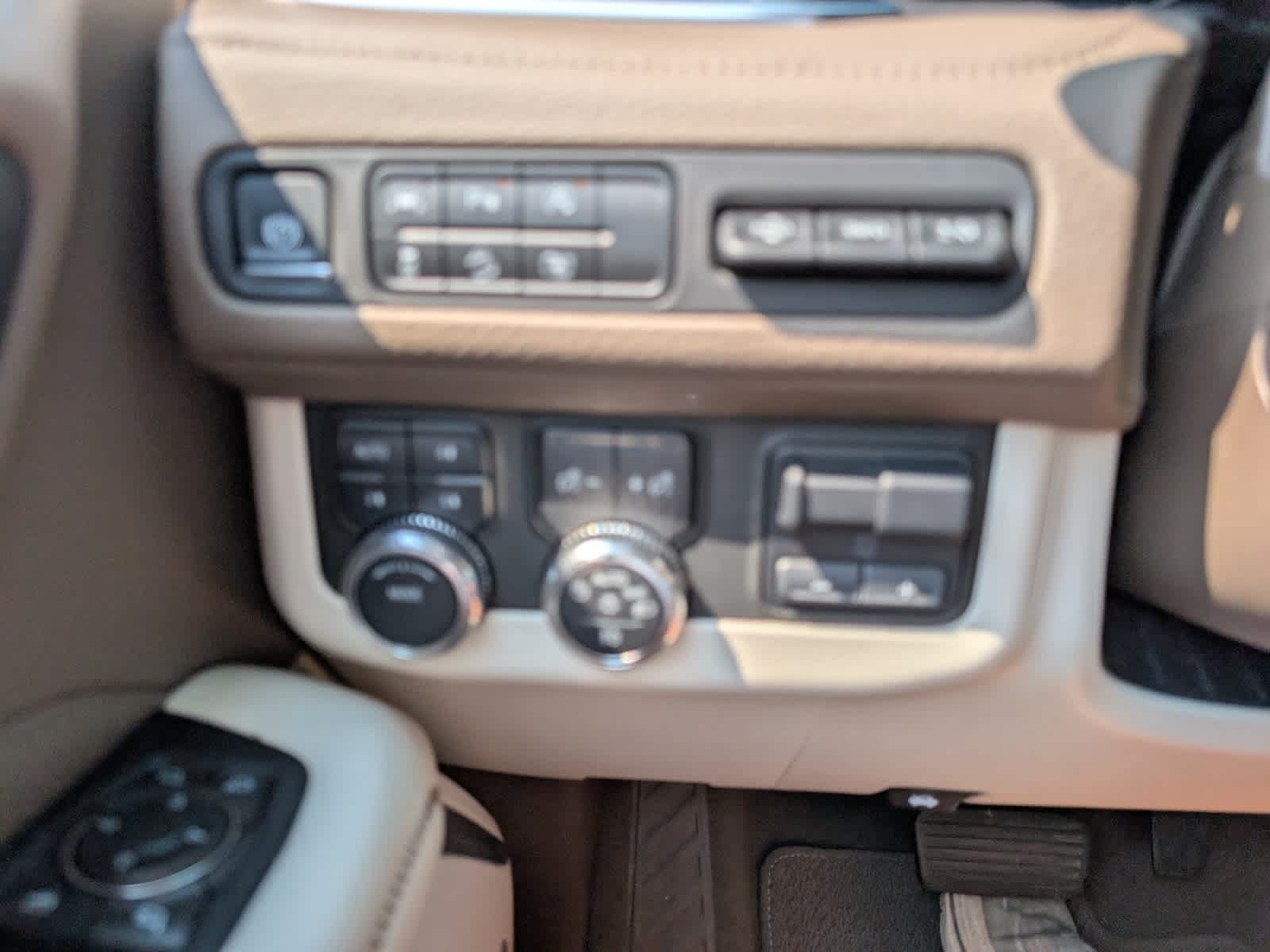 Used 2023 GMC Yukon XL Denali AWD/4WD image 26