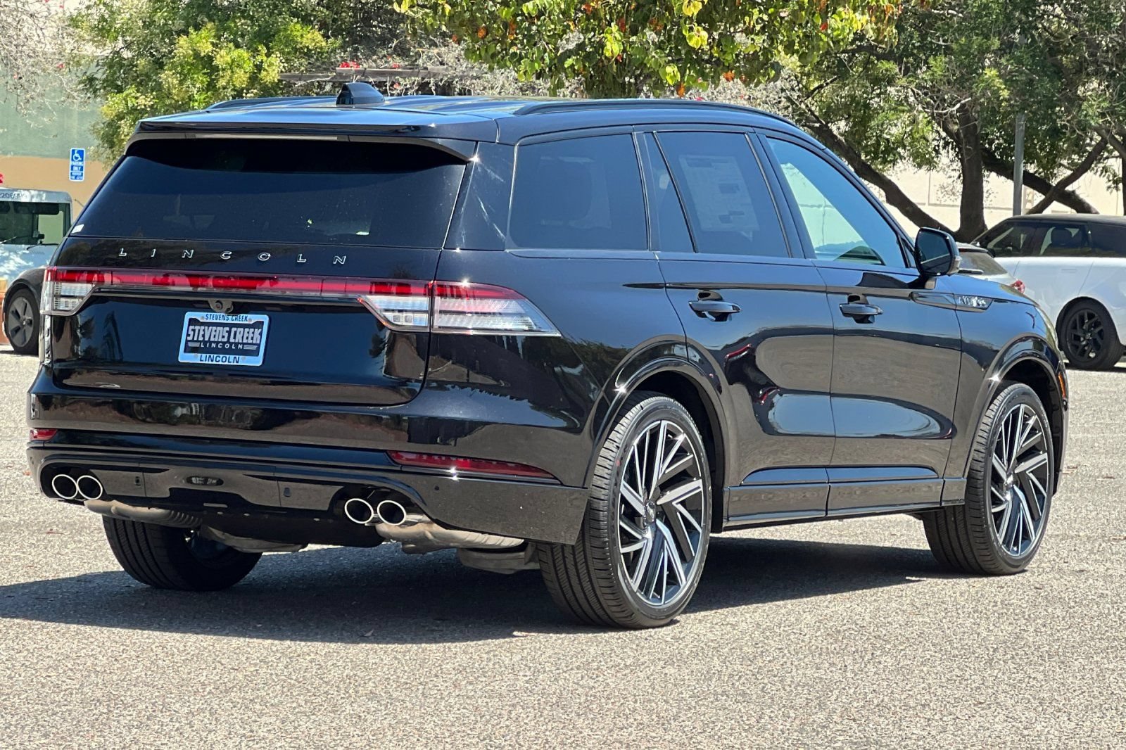 New 2026 Lincoln Aviator Black Label w/ Jet Appearance Package AWD/4WD image 4