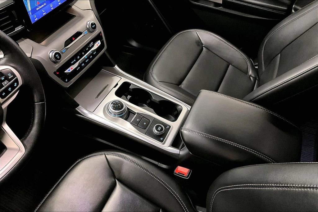 Used 2023 Ford Explorer XLT w/ Equipment Group 202A image 18