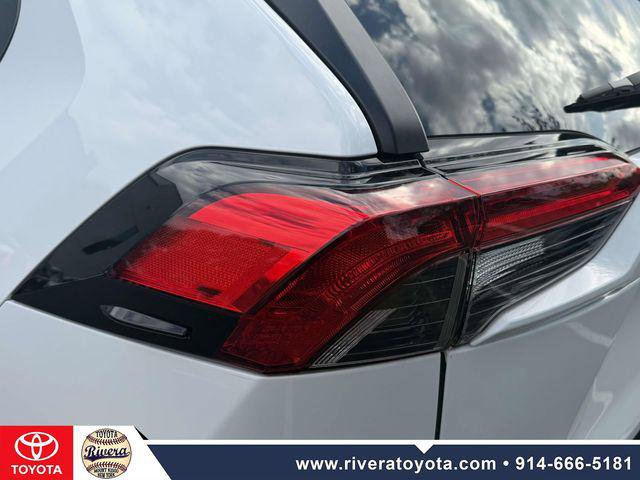 Certified 2025 Toyota RAV4 LE AWD/4WD image 11