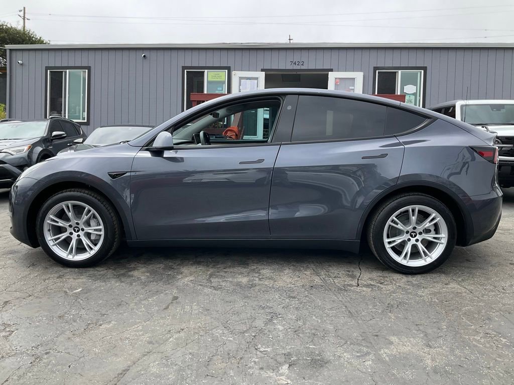 Used 2023 Tesla Model Y 2WD image 5