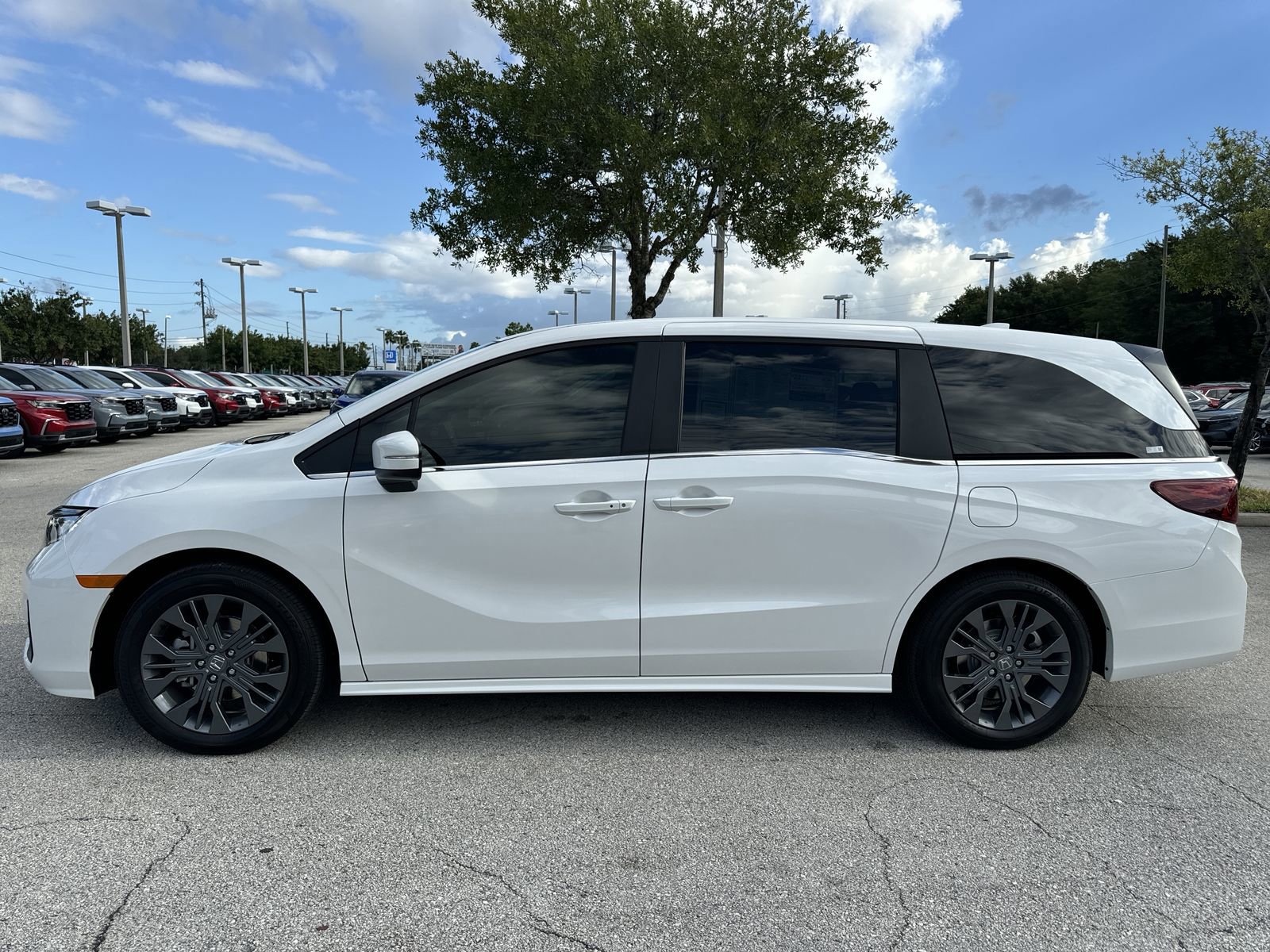 New 2026 Honda Odyssey Touring image 4