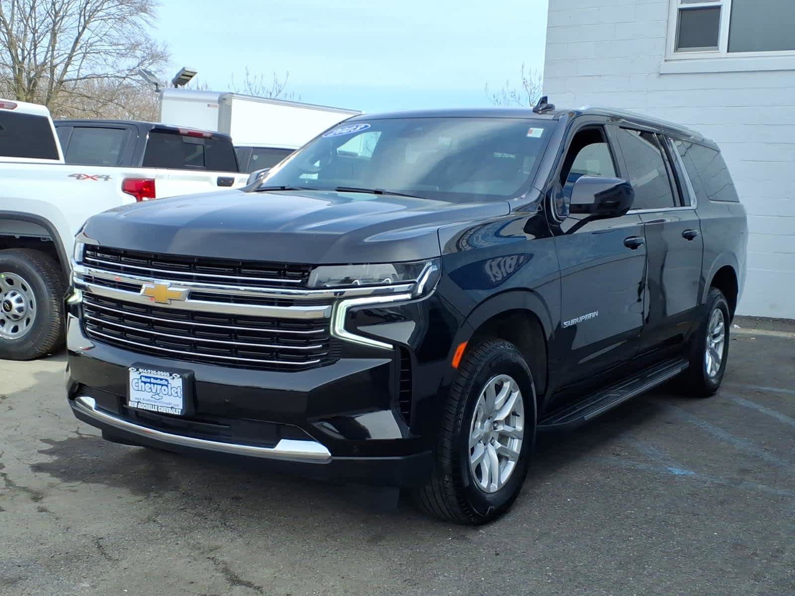 Used 2023 Chevrolet Suburban LT AWD/4WD image 3