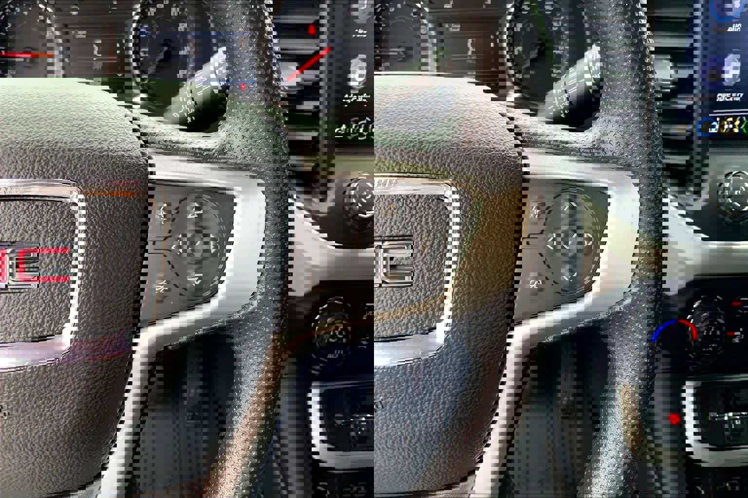 Used 2021 GMC Acadia SLE w/ Driver Convenience Package FWD image 21