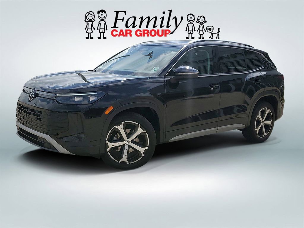 Used 2025 Volkswagen Tiguan SE image 1