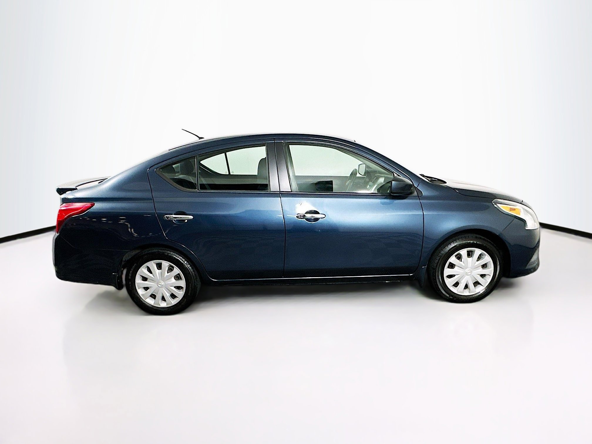 Used 2015 Nissan Versa SV image 10