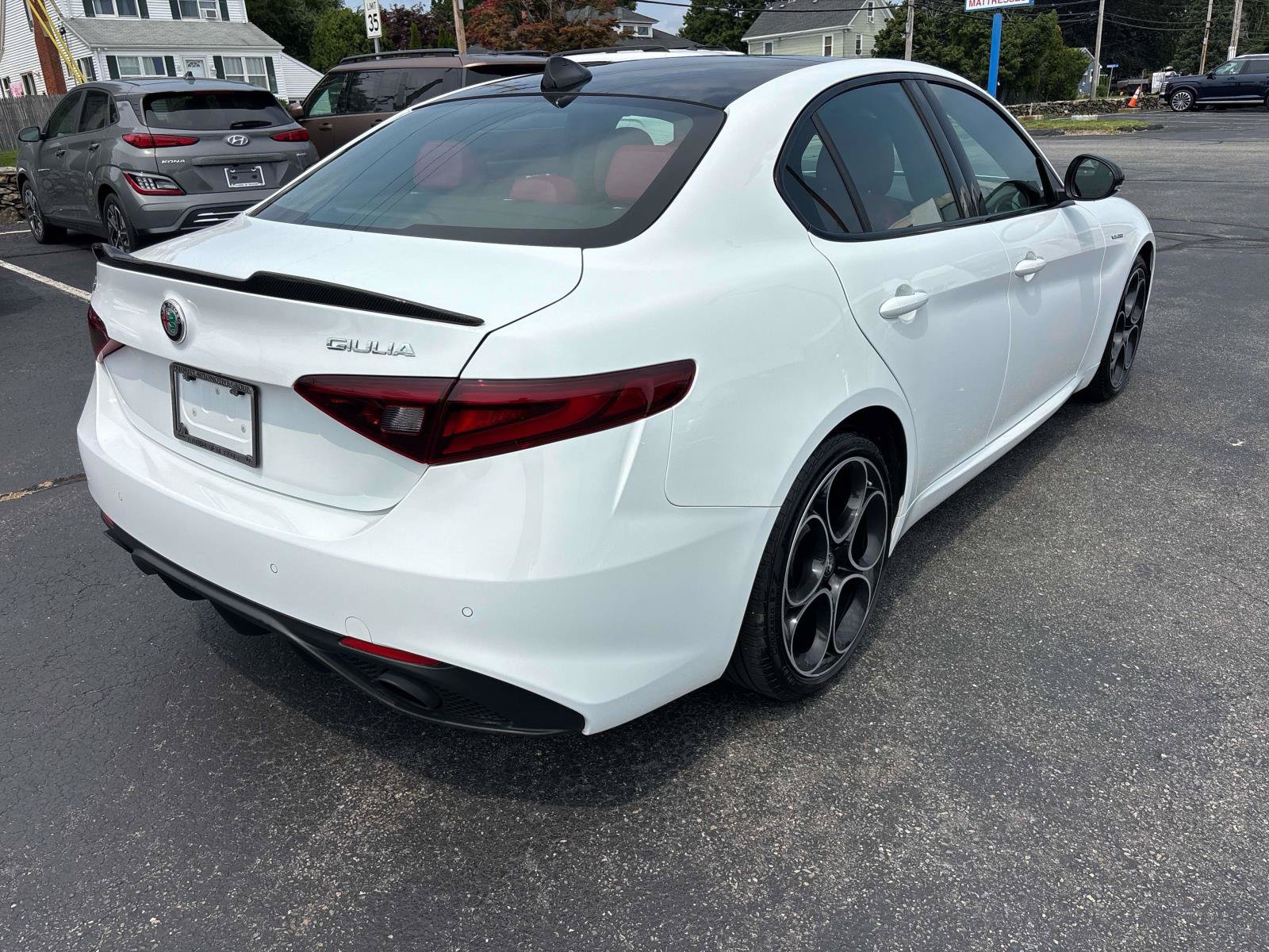 Used 2022 Alfa Romeo Giulia Veloce AWD/4WD image 5
