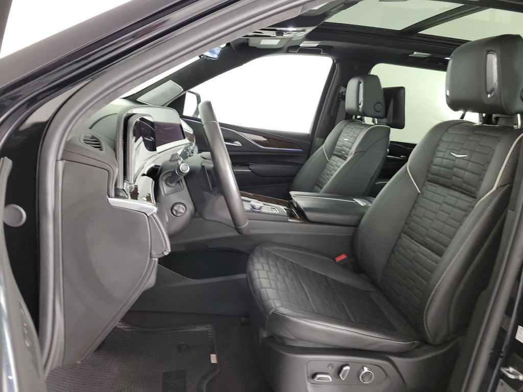 Used 2024 Cadillac Escalade ESV Premium Luxury Platinum AWD/4WD image 18