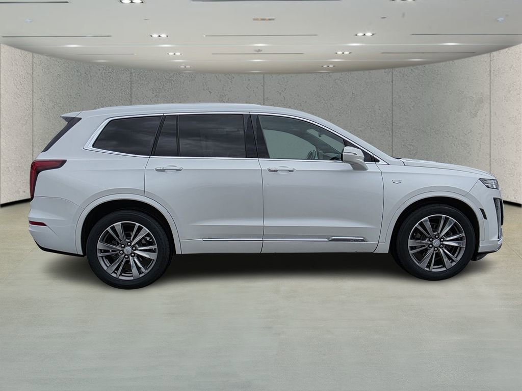 Used 2021 Cadillac XT6 Premium Luxury FWD image 2