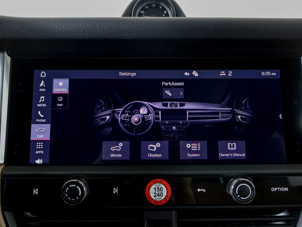 Certified 2025 Porsche Macan AWD/4WD image 16