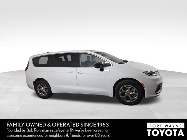 Used 2024 Chrysler Pacifica Limited image 5