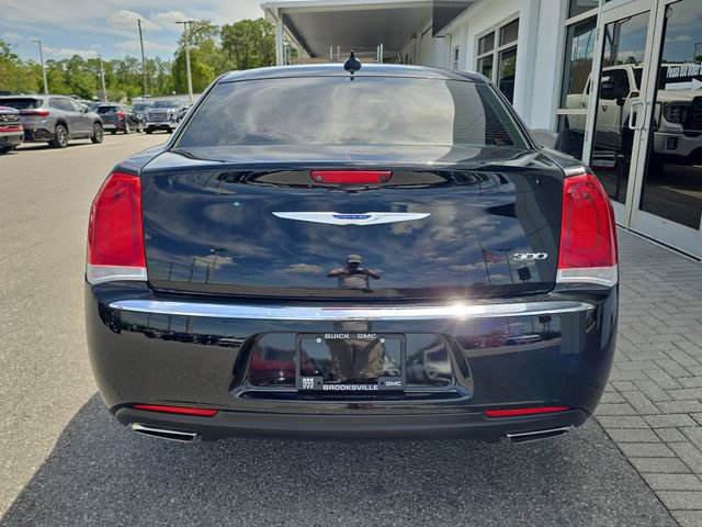 Used 2019 Chrysler 300 Touring L w/ Quick Order Package 22F image 7