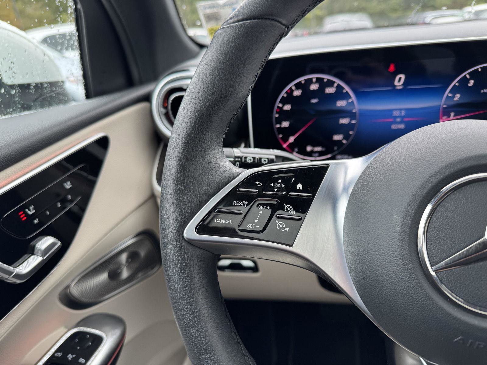 Certified 2025 Mercedes-Benz GLC 300 image 11