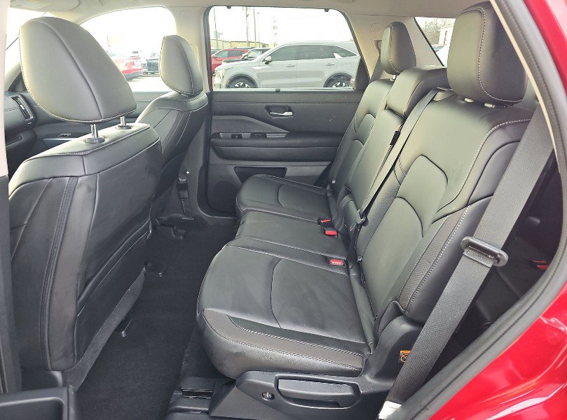 Used 2024 Nissan Pathfinder SL w/ Black Appearance Package image 10