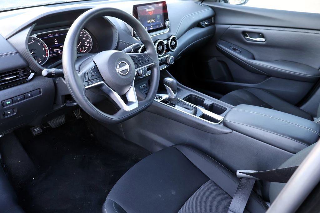 Used 2025 Nissan Sentra SV FWD image 3