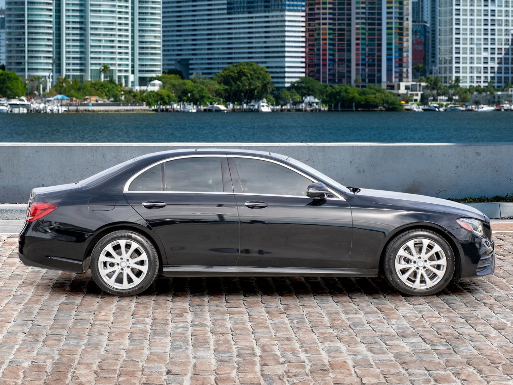 Used 2019 Mercedes-Benz E 300 4MATIC w/ Premium 1 Package image 4