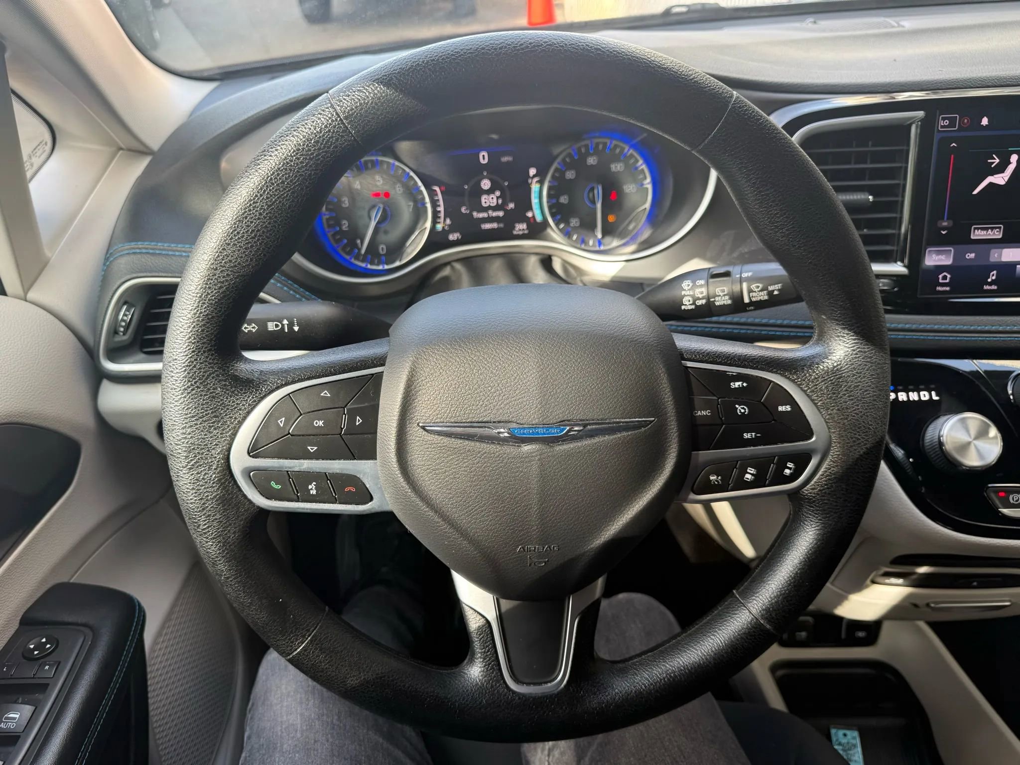 Used 2021 Chrysler Pacifica Touring w/ Uconnect Theater Family Group image 21