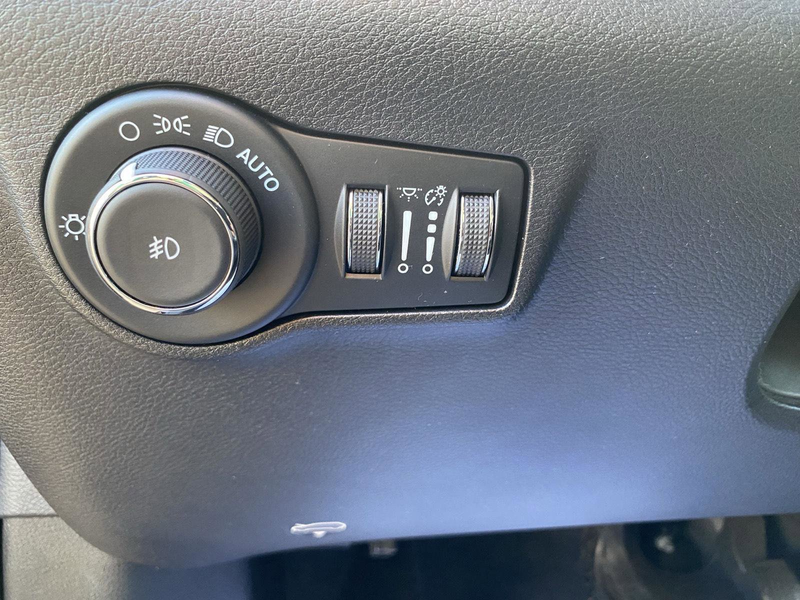 Used 2022 Jeep Compass Limited image 13