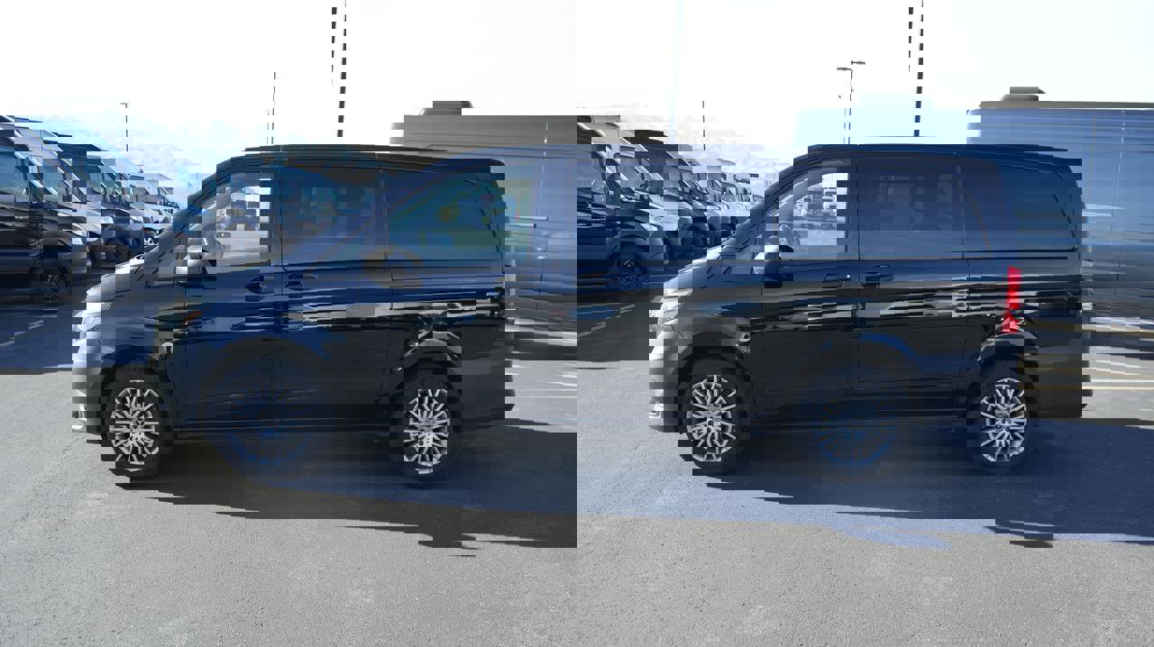 Used 2023 Mercedes-Benz Metris Passenger image 4