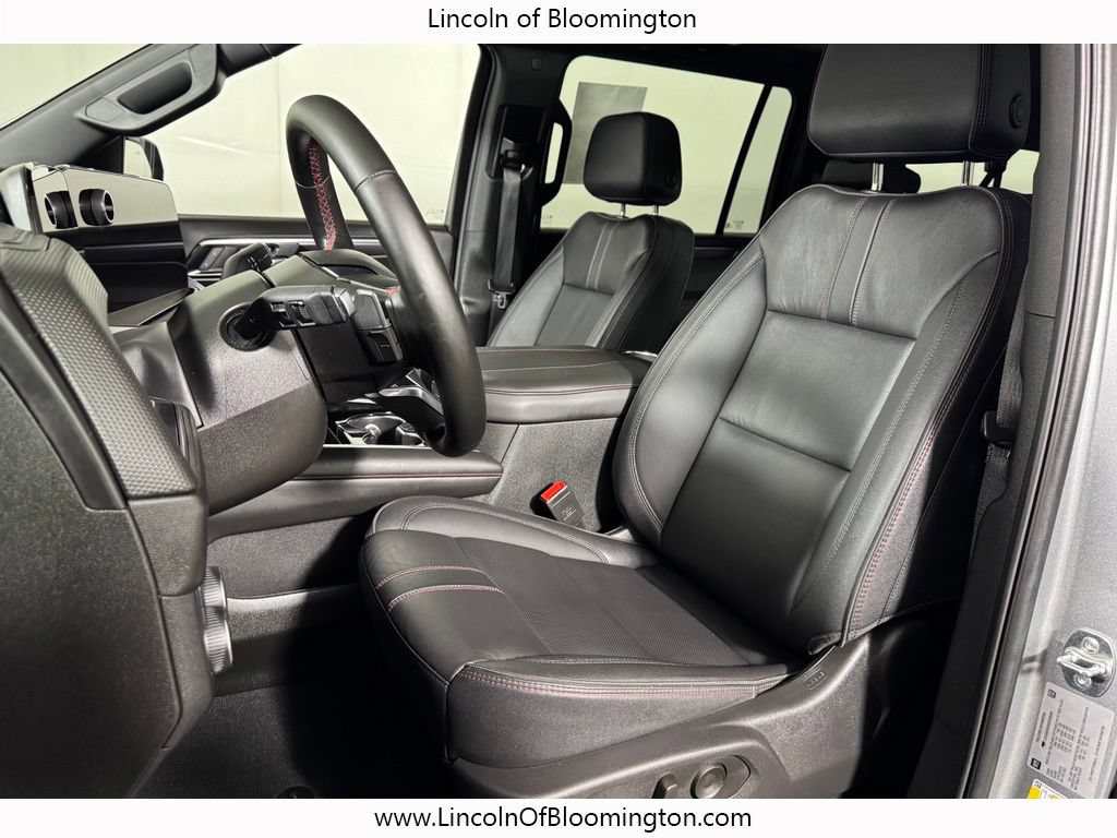 Used 2025 Chevrolet Suburban RST w/ Comfort Package AWD/4WD image 15