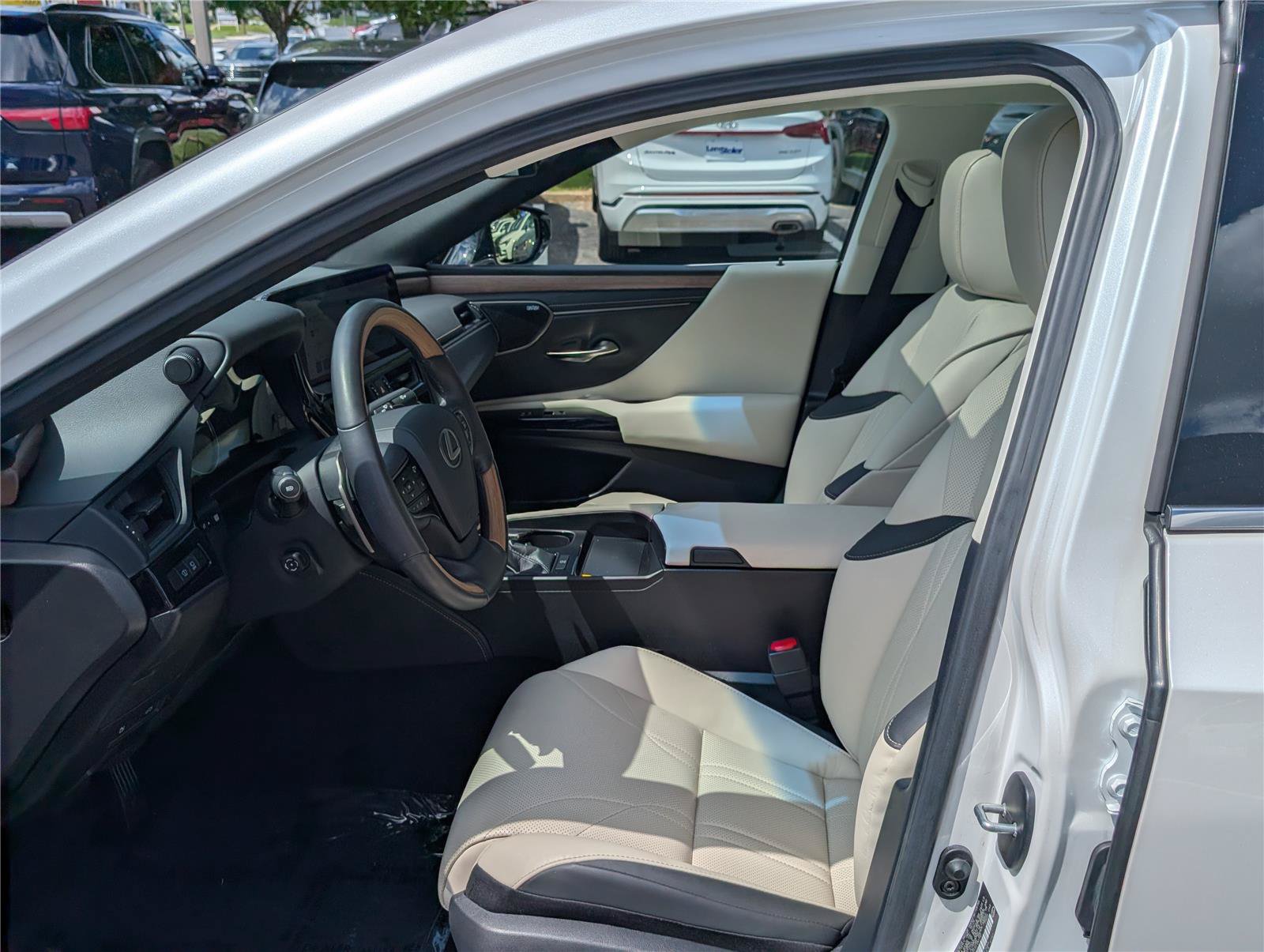 Certified 2025 Lexus ES 350 Ultra Luxury w/ Accessory Package (Z1) FWD image 16