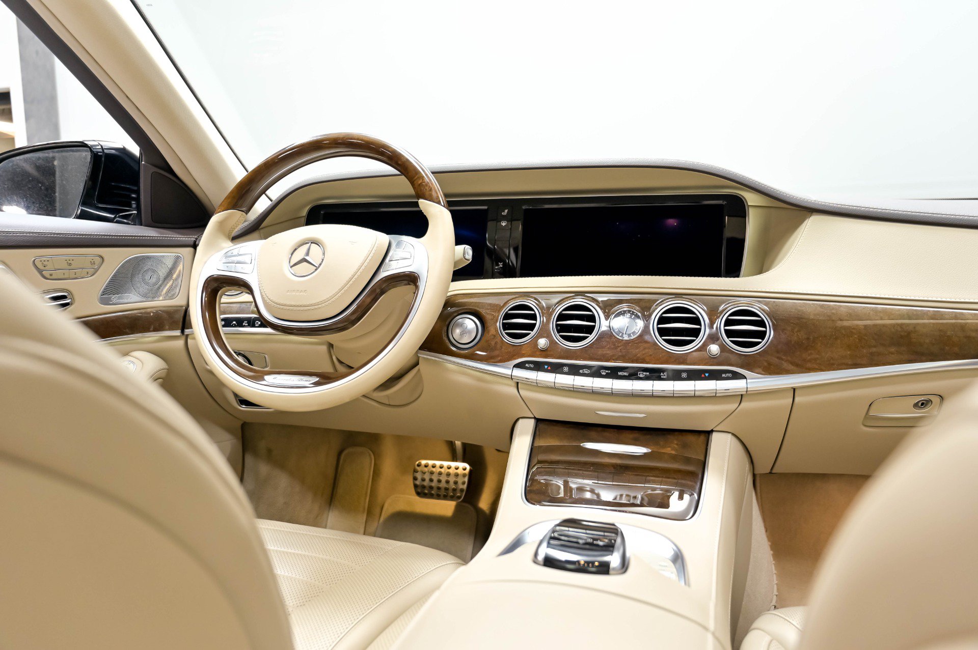 Used 2016 Mercedes-Benz S 550 4MATIC Sedan image 34