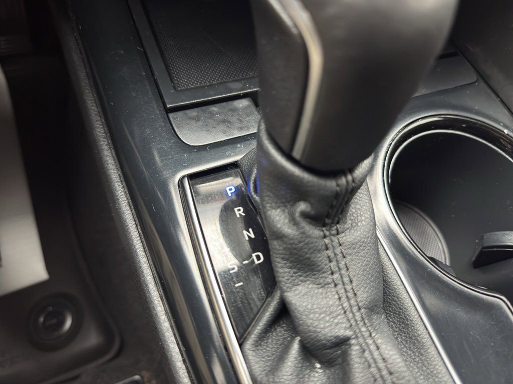 Used 2020 Toyota Camry SE image 12