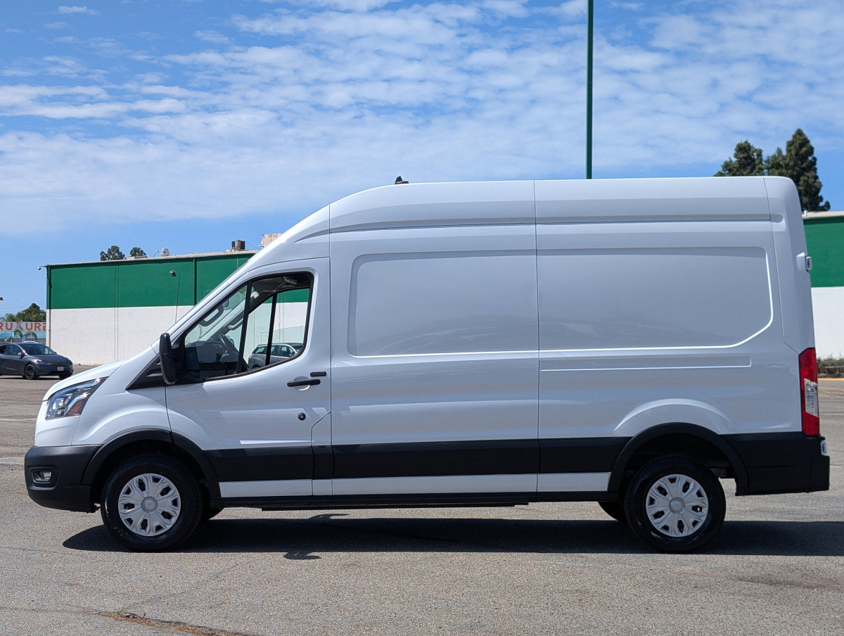 Used 2023 Ford E-Transit 148 High Roof image 9