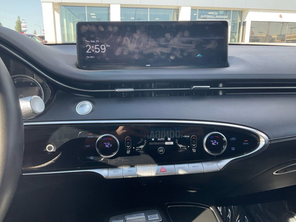 Used 2025 Genesis GV70 2.5T image 19