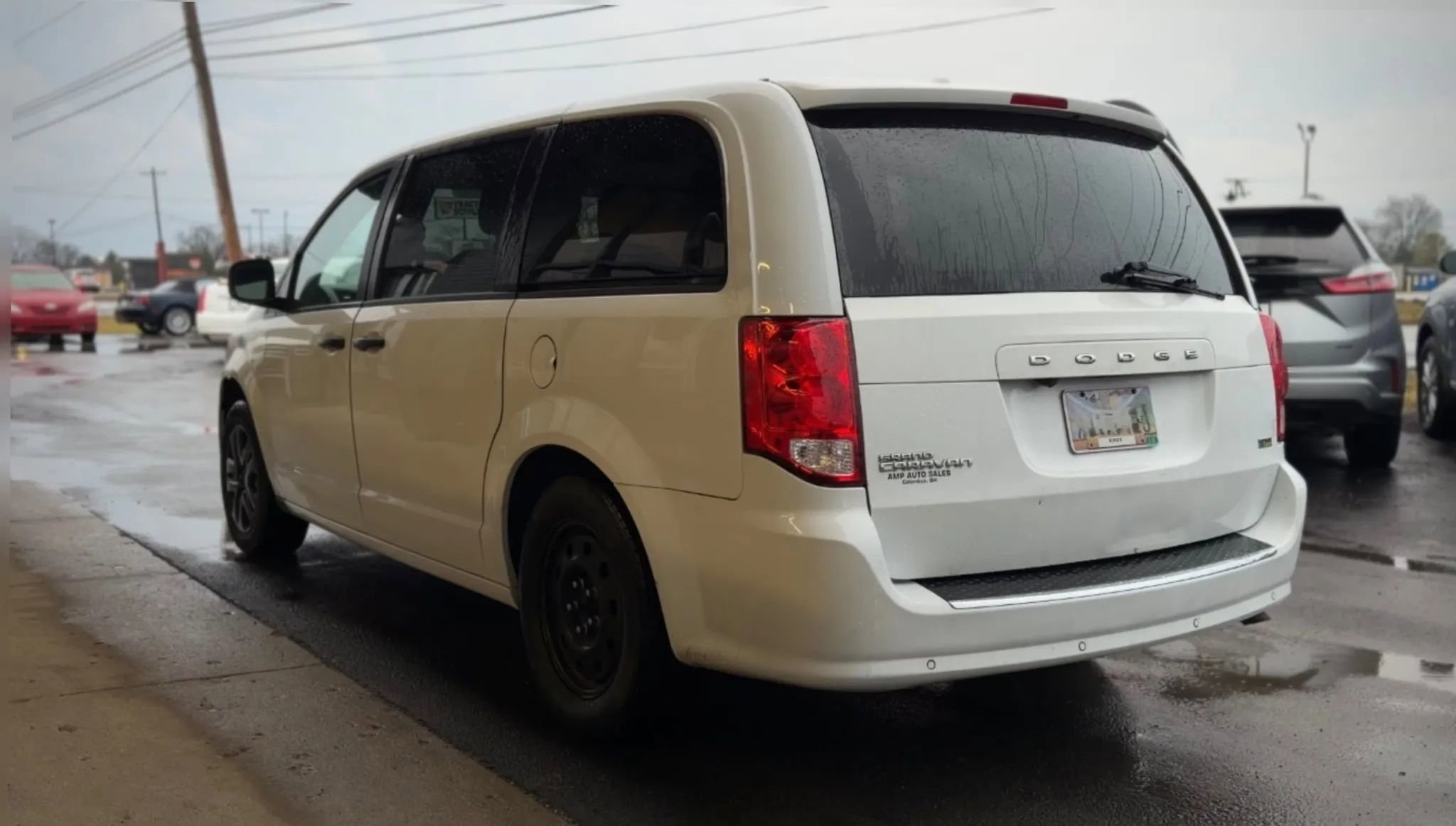 Used 2019 Dodge Grand Caravan SE w/ UConnect Hands-Free Group image 4