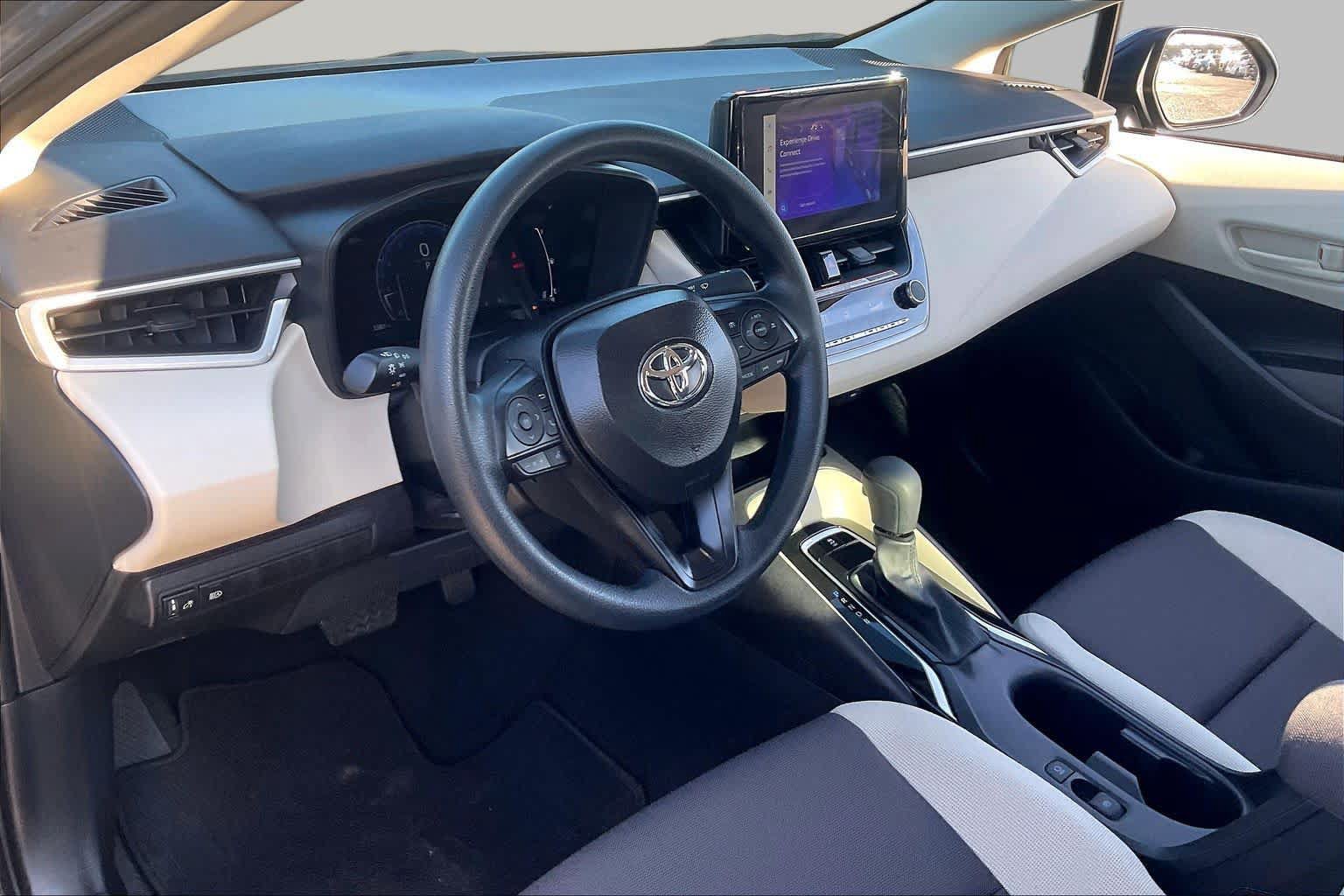Used 2026 Toyota Corolla LE FWD image 17