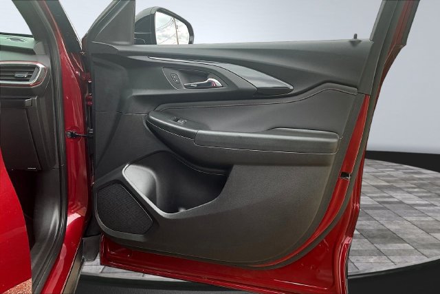Used 2023 Chevrolet TrailBlazer RS w/ Sun and Liftgate Package FWD image 28