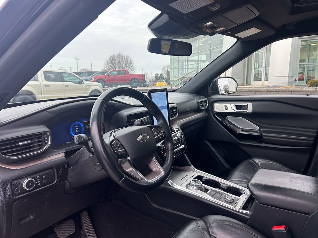 Used 2021 Ford Explorer Platinum w/ Equipment Group 601A image 9