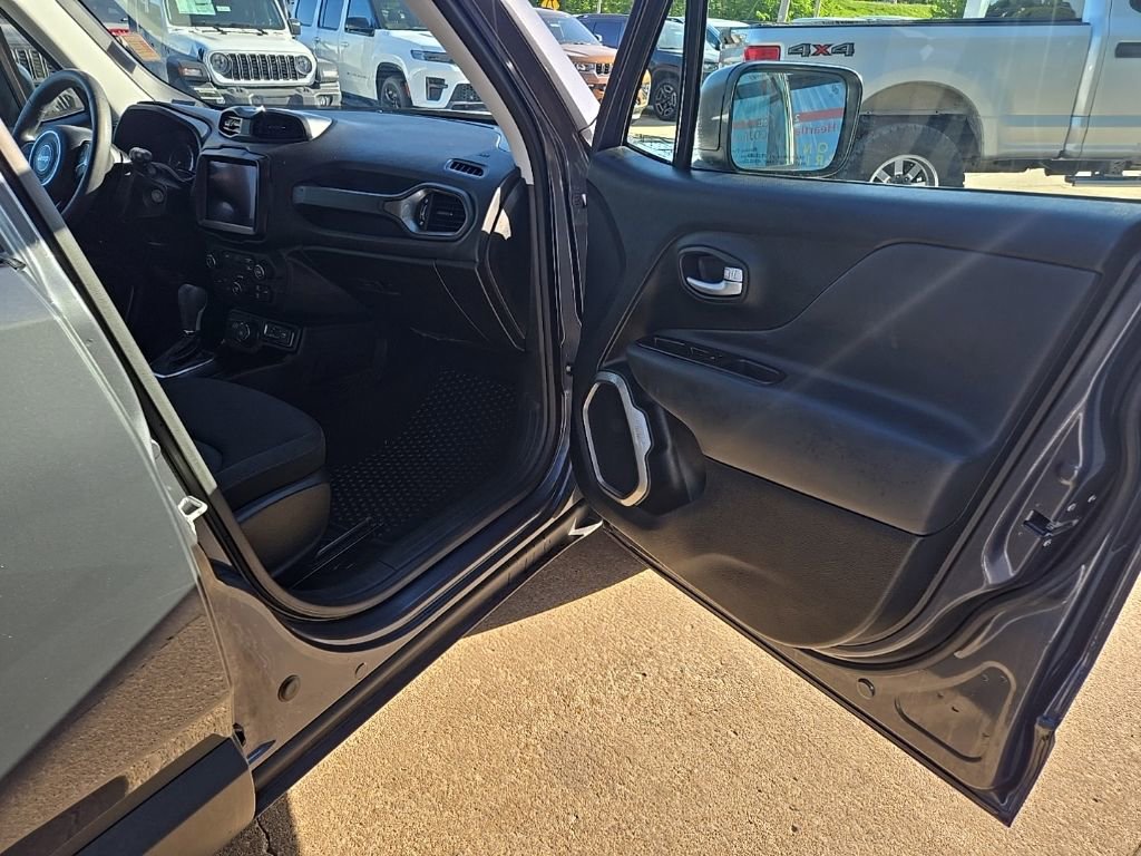 Used 2023 Jeep Renegade Latitude AWD/4WD image 61