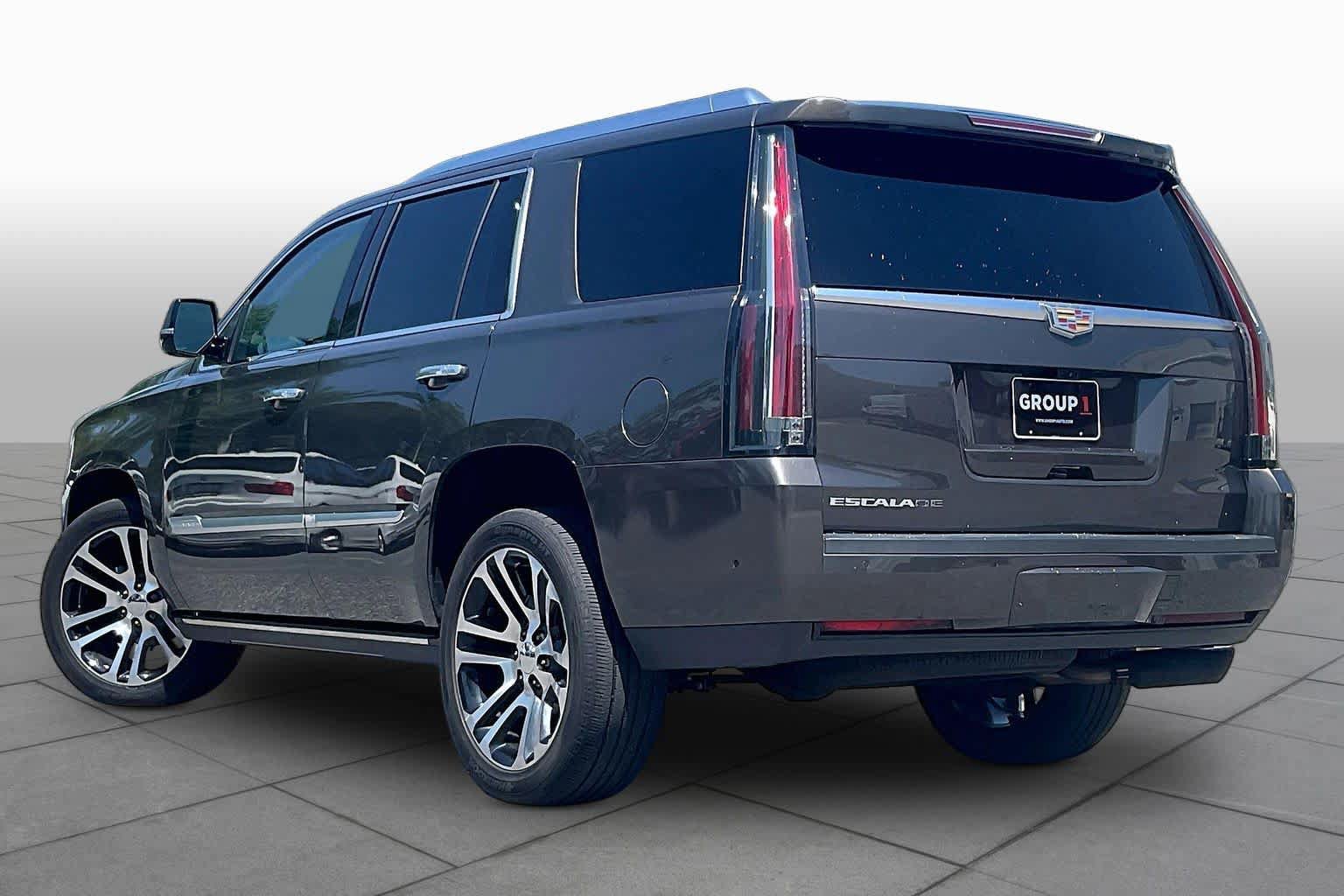 Used 2020 Cadillac Escalade Premium Luxury AWD/4WD image 10