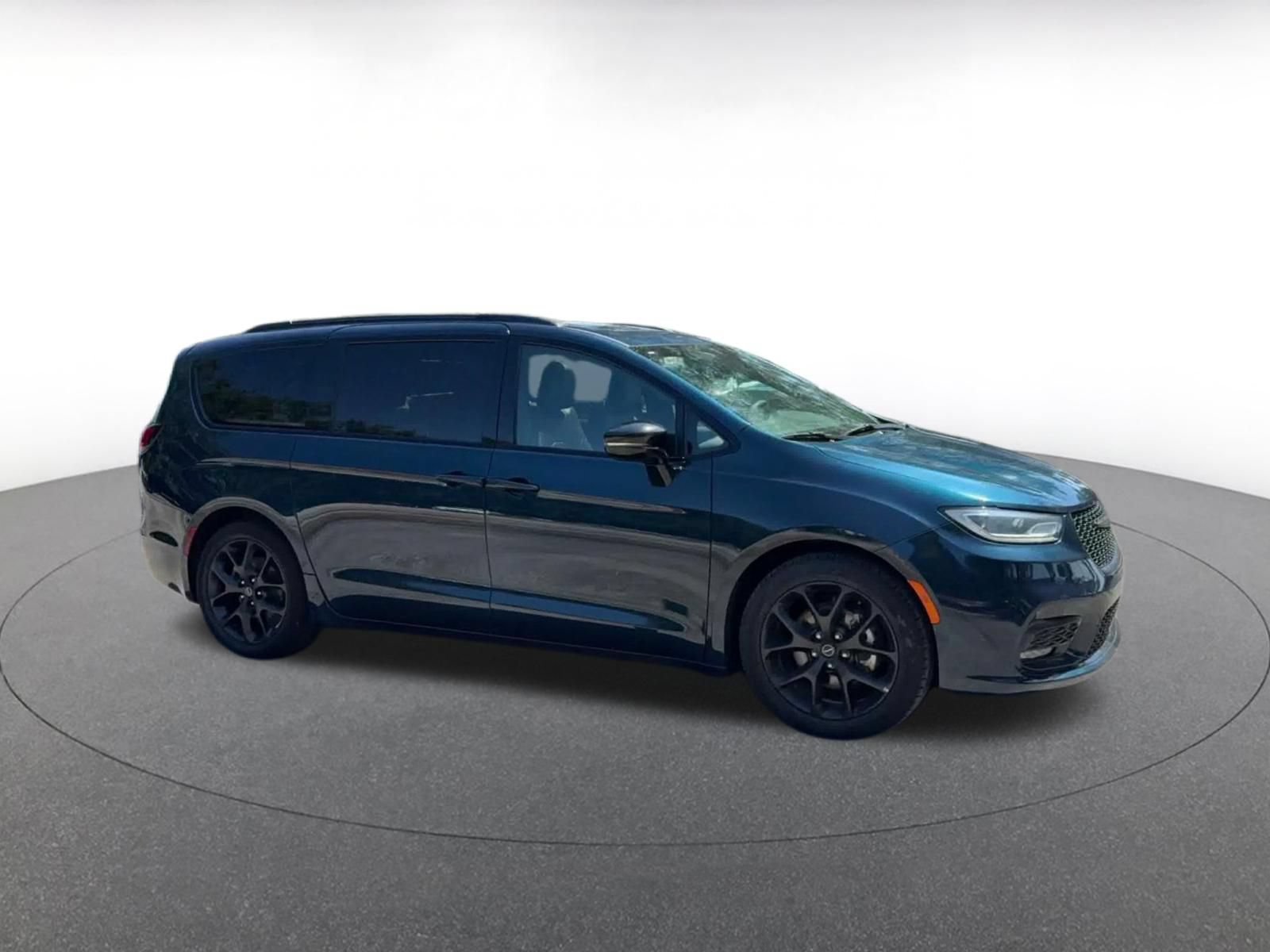 Used 2025 Chrysler Pacifica Limited FWD video 2