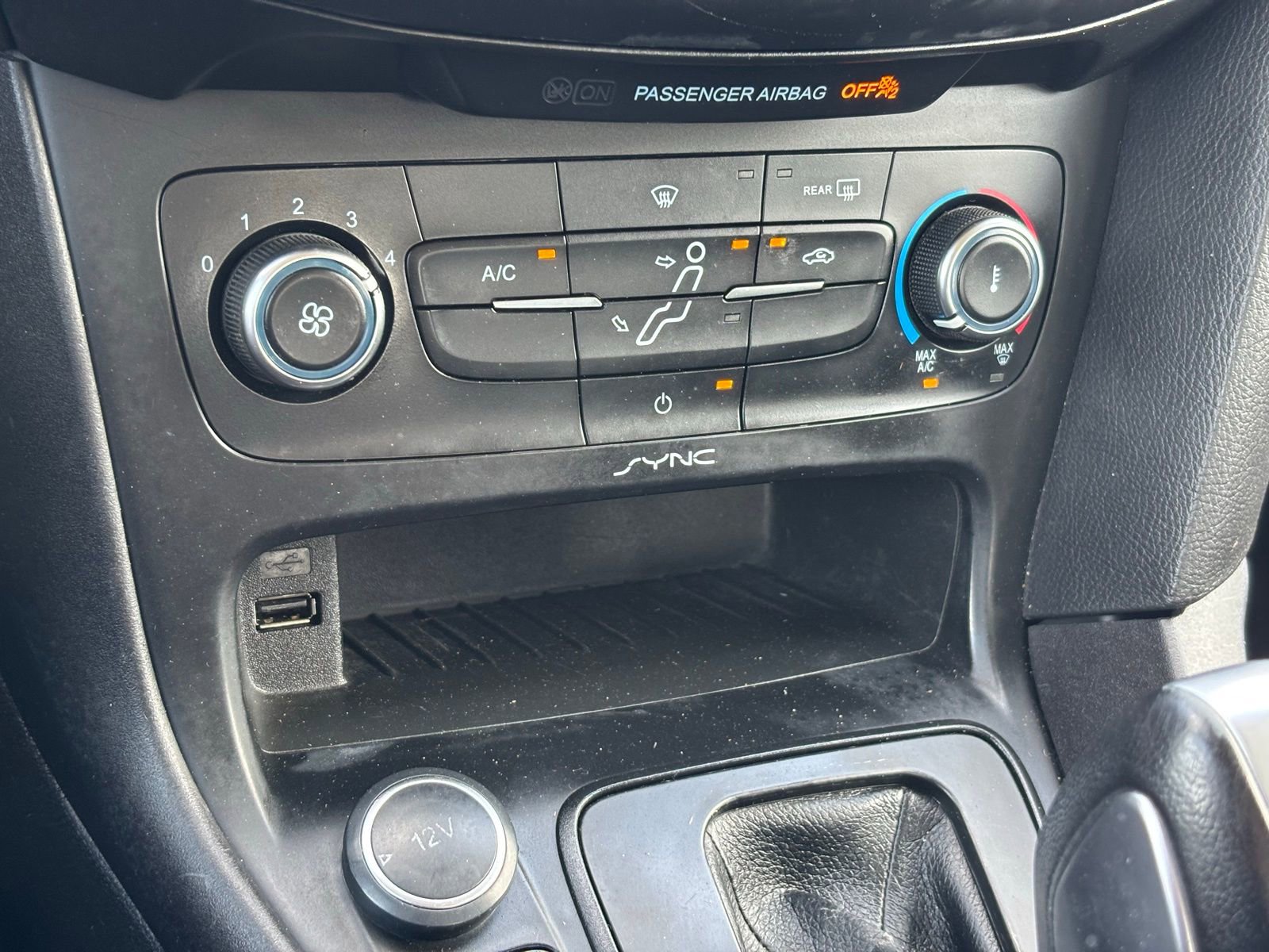 Used 2016 Ford Focus SE w/ SE Sport Package image 26