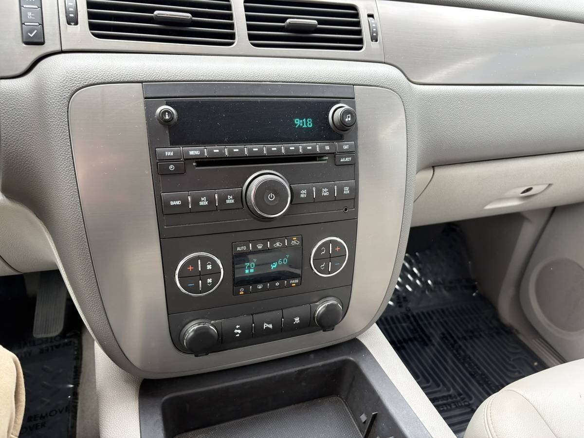 Used 2010 Chevrolet Avalanche LT w/ Luxury Package AWD/4WD image 10