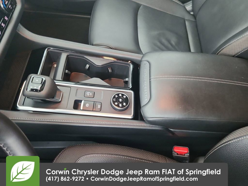 Used 2025 Nissan Pathfinder SL image 30