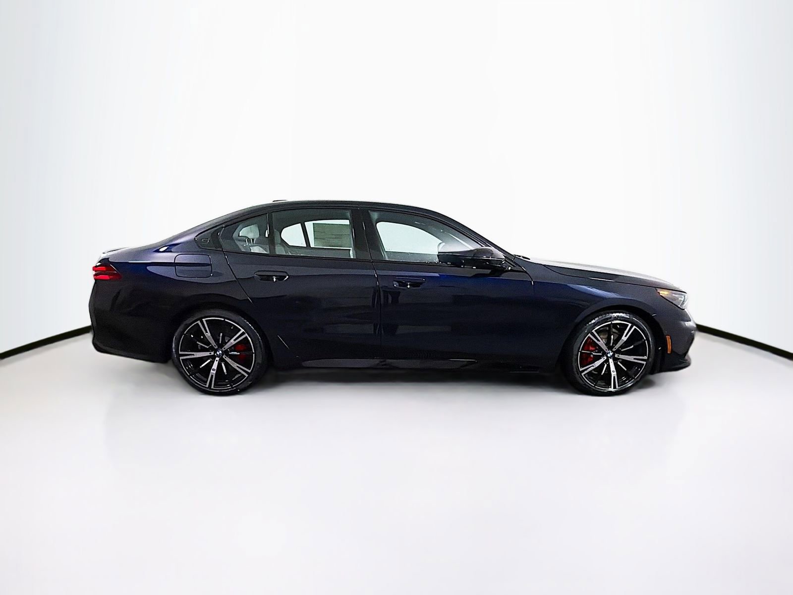 New 2026 BMW 530i xDrive w/ M Sport Package AWD/4WD image 8