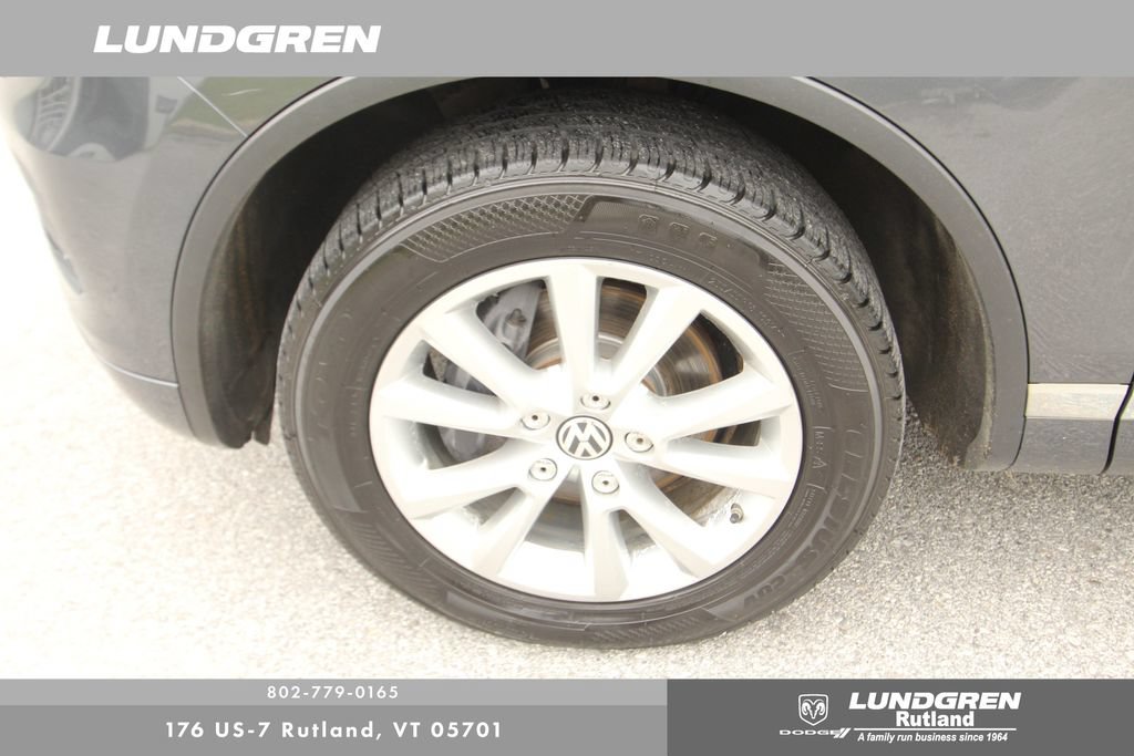 Used 2013 Volkswagen Touareg Sport AWD/4WD image 17