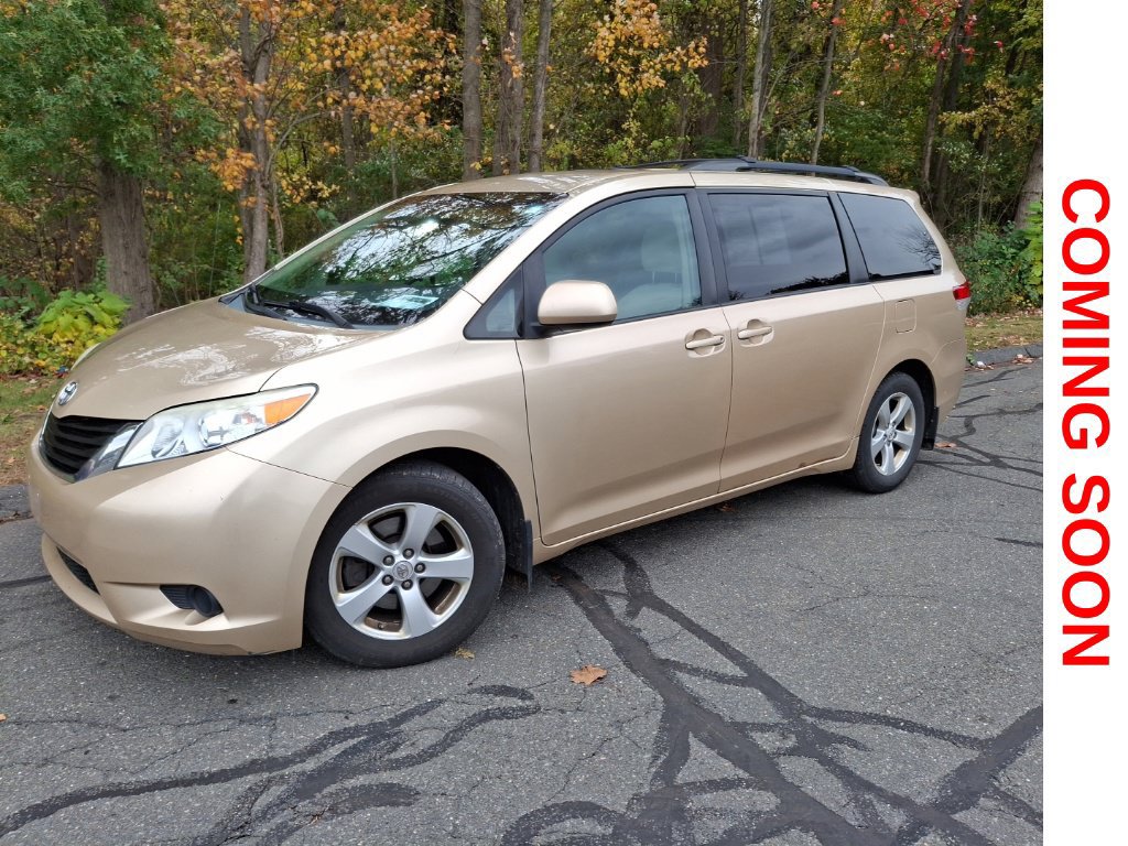 Used 2011 Toyota Sienna LE w/ Towing Pkg