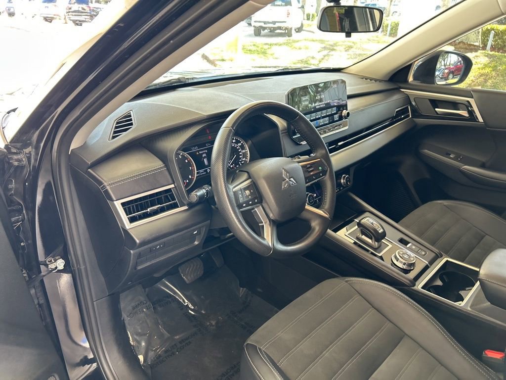 Used 2024 Mitsubishi Outlander SE image 6