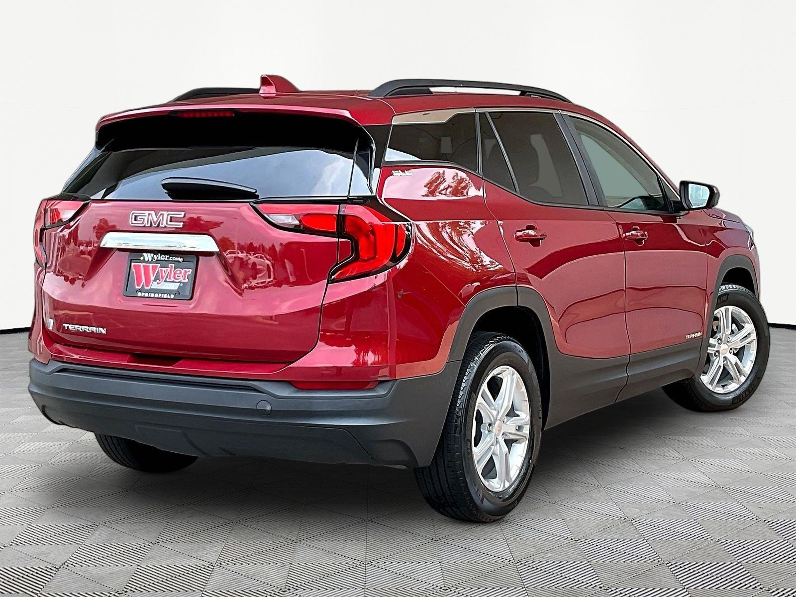 Used 2021 GMC Terrain SLE w/ Driver Convenience Package FWD image 6