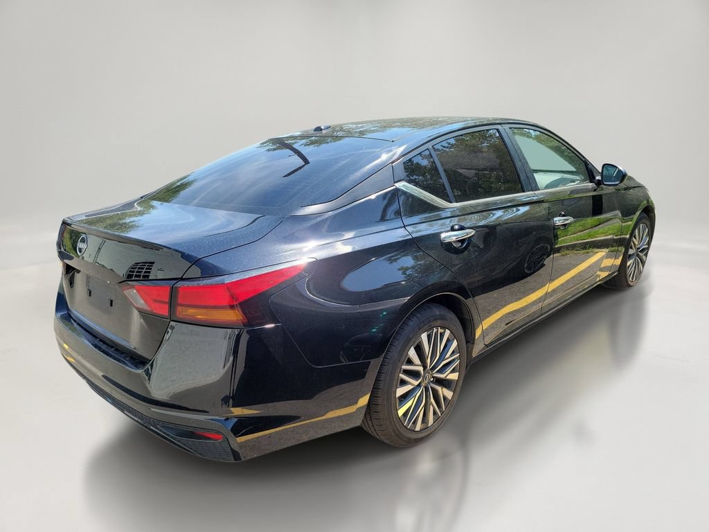 Used 2025 Nissan Altima 2.5 SV FWD image 3
