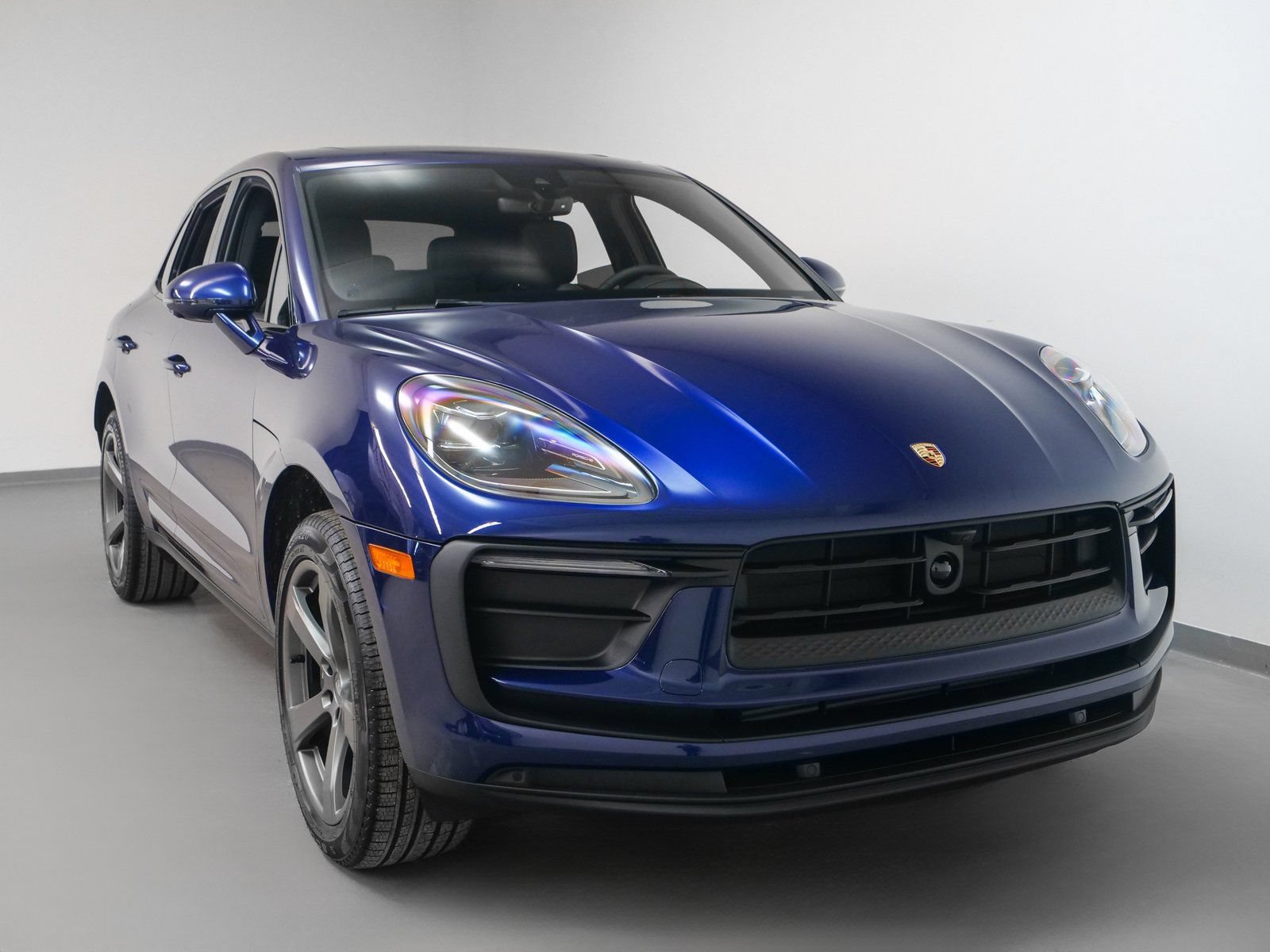 Certified 2025 Porsche Macan AWD/4WD image 12
